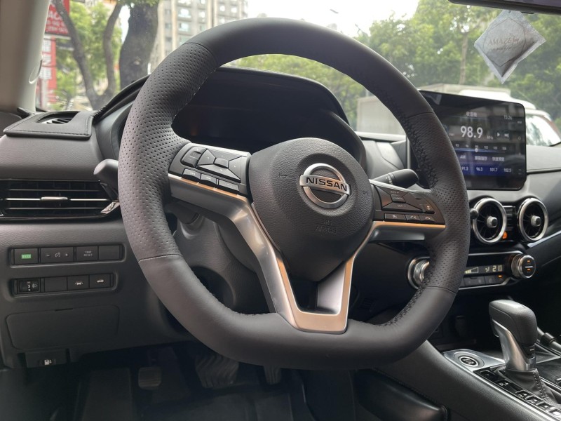 Nissan  Sentra 跟車 360環景 免鑰匙 前後雷達/攝影 恆溫 盲點 里程100%保證 | 新北市汽車商業同業公會｜TACA優良車商聯盟｜中古、二手車買車賣車公會認證保固