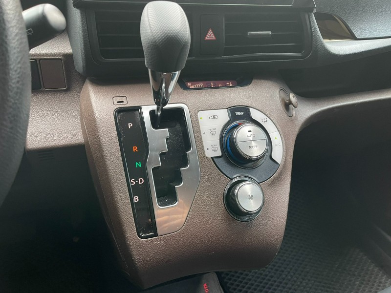 Toyota  SIENTA 豪華+ 單電動滑門 盲點偵測 倒車影像 免鑰匙 原版件 全原廠保養 | 新北市汽車商業同業公會｜TACA優良車商聯盟｜中古、二手車買車賣車公會認證保固