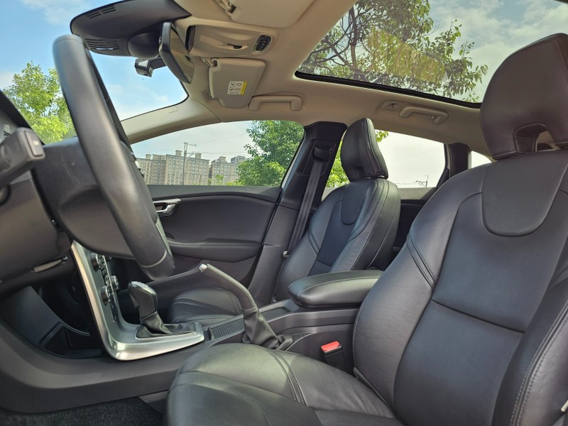 Volvo  V40 Volvo V40 2019款 T3安全智尚版 自排 1.5L | 新北市汽車商業同業公會｜TACA優良車商聯盟｜中古、二手車買車賣車公會認證保固