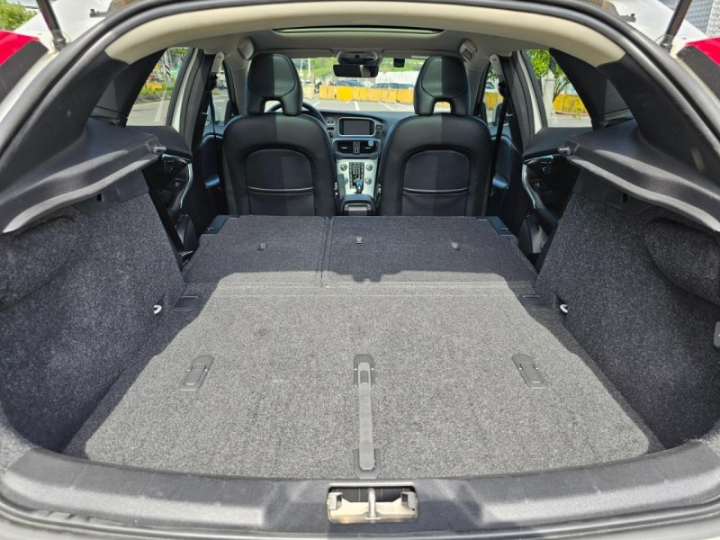 Volvo  V40 Volvo V40 2019款 T3安全智尚版 自排 1.5L | 新北市汽車商業同業公會｜TACA優良車商聯盟｜中古、二手車買車賣車公會認證保固