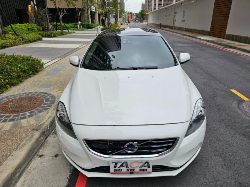 Volvo  V40 Acc跟車輔助 全景天窗 | 新北市汽車商業同業公會｜TACA優良車商聯盟｜中古、二手車買車賣車公會認證保固