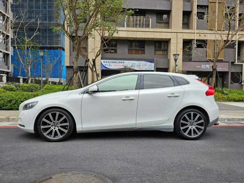 Volvo  V40 Acc跟車輔助 全景天窗 | 新北市汽車商業同業公會｜TACA優良車商聯盟｜中古、二手車買車賣車公會認證保固