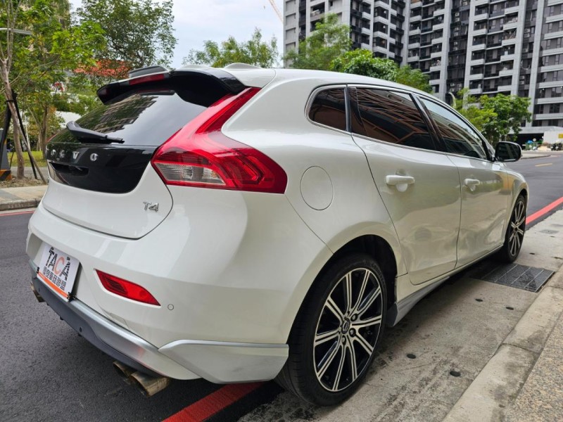 Volvo  V40 Acc跟車輔助 全景天窗 | 新北市汽車商業同業公會｜TACA優良車商聯盟｜中古、二手車買車賣車公會認證保固
