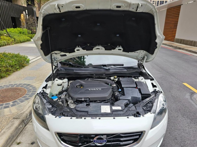 Volvo  V40 Acc跟車輔助 全景天窗 | 新北市汽車商業同業公會｜TACA優良車商聯盟｜中古、二手車買車賣車公會認證保固