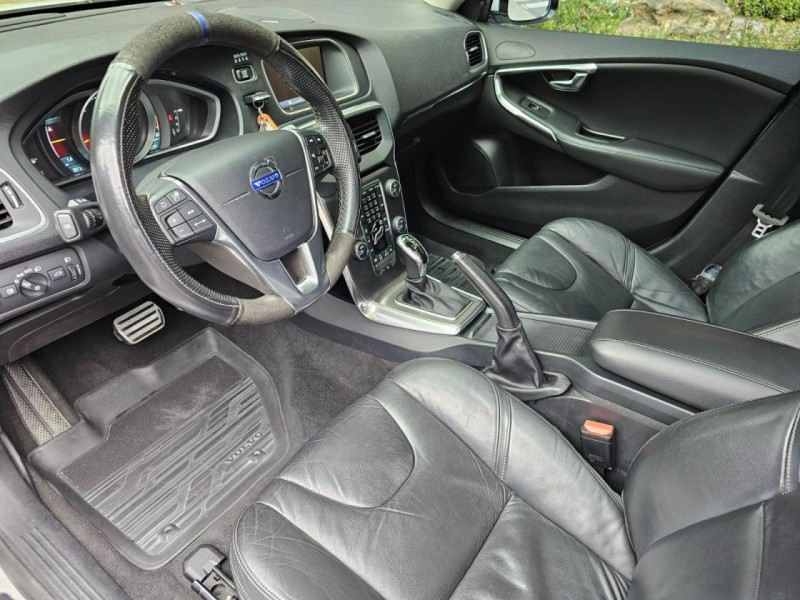 Volvo  V40 Acc跟車輔助 全景天窗 | 新北市汽車商業同業公會｜TACA優良車商聯盟｜中古、二手車買車賣車公會認證保固