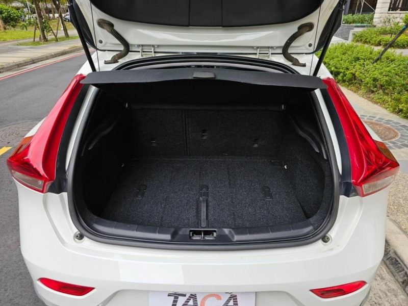 Volvo  V40 Acc跟車輔助 全景天窗 | 新北市汽車商業同業公會｜TACA優良車商聯盟｜中古、二手車買車賣車公會認證保固