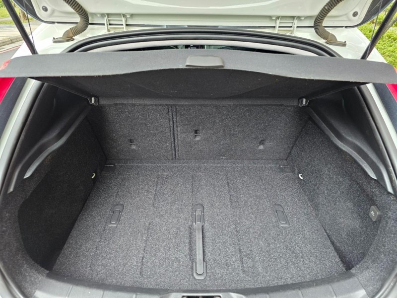 Volvo  V40 Acc跟車輔助 全景天窗 | 新北市汽車商業同業公會｜TACA優良車商聯盟｜中古、二手車買車賣車公會認證保固