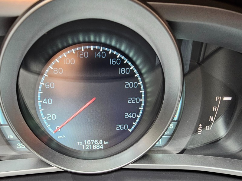 Volvo  V40 VOLVO V40 T4 珍珠白 認證車 | 新北市汽車商業同業公會｜TACA優良車商聯盟｜中古、二手車買車賣車公會認證保固