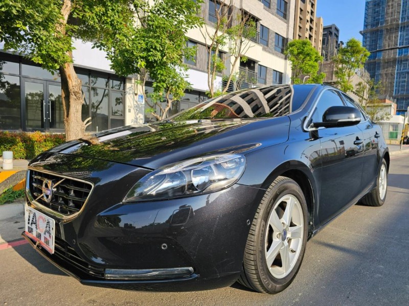 Volvo  V40 VOLVO V40 T4 原鈑件原漆 | 新北市汽車商業同業公會｜TACA優良車商聯盟｜中古、二手車買車賣車公會認證保固