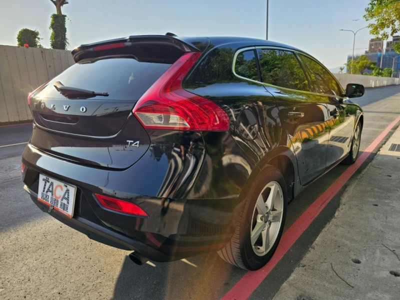 Volvo  V40 VOLVO V40 T4 原鈑件原漆 | 新北市汽車商業同業公會｜TACA優良車商聯盟｜中古、二手車買車賣車公會認證保固