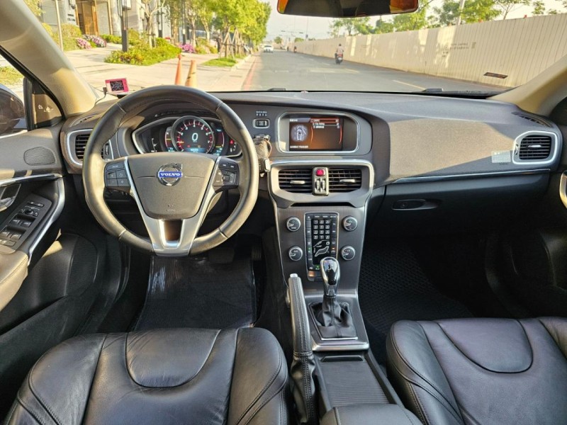 Volvo  V40 VOLVO V40 T4 原鈑件原漆 | 新北市汽車商業同業公會｜TACA優良車商聯盟｜中古、二手車買車賣車公會認證保固