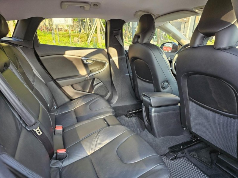 Volvo  V40 VOLVO V40 T4 原鈑件原漆 | 新北市汽車商業同業公會｜TACA優良車商聯盟｜中古、二手車買車賣車公會認證保固