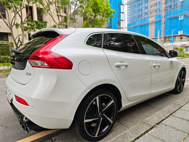 Volvo  V40 Rdesign旗艦版 | 新北市汽車商業同業公會｜TACA優良車商聯盟｜中古、二手車買車賣車公會認證保固