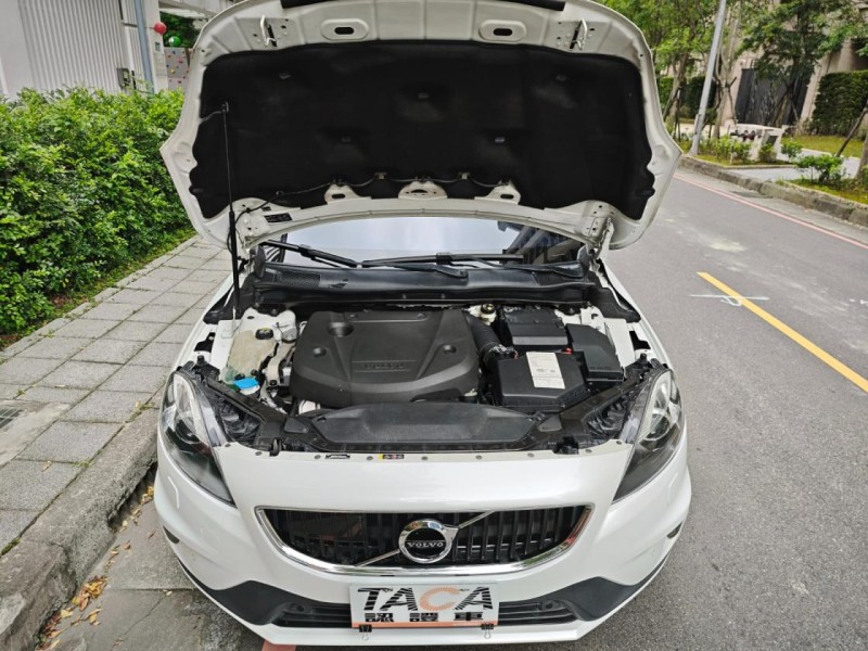 Volvo  V40 Rdesign旗艦版 | 新北市汽車商業同業公會｜TACA優良車商聯盟｜中古、二手車買車賣車公會認證保固