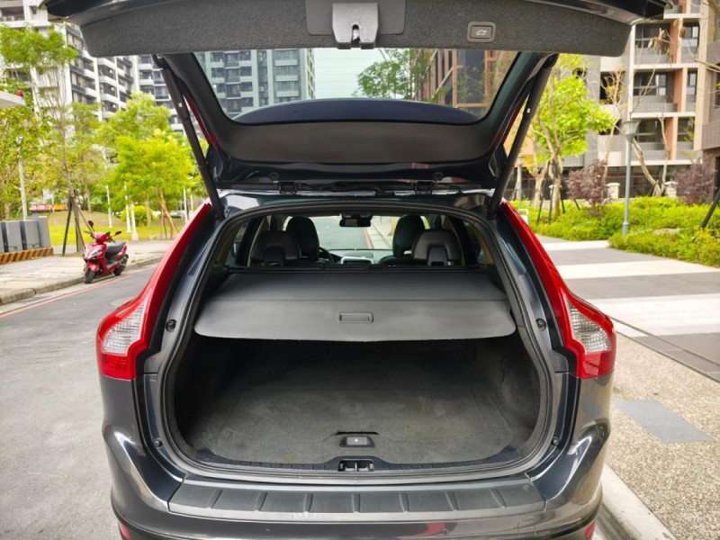Volvo  XC60 ACC 旗艦版 里程保證 無待修 無漏油 無事故 無泡水 | 新北市汽車商業同業公會｜TACA優良車商聯盟｜中古、二手車買車賣車公會認證保固