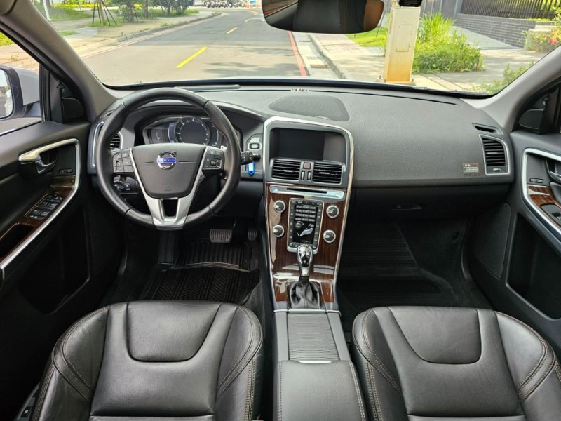 Volvo  XC60 實車實價 原鈑件 ACC旗艦版自動跟車 全景天窗 八安 電尾門 換檔快撥 | 新北市汽車商業同業公會｜TACA優良車商聯盟｜中古、二手車買車賣車公會認證保固