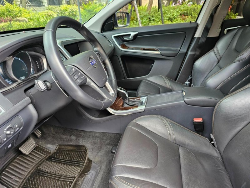 Volvo  XC60 實車實價 原鈑件 ACC旗艦版自動跟車 全景天窗 八安 電尾門 換檔快撥 | 新北市汽車商業同業公會｜TACA優良車商聯盟｜中古、二手車買車賣車公會認證保固
