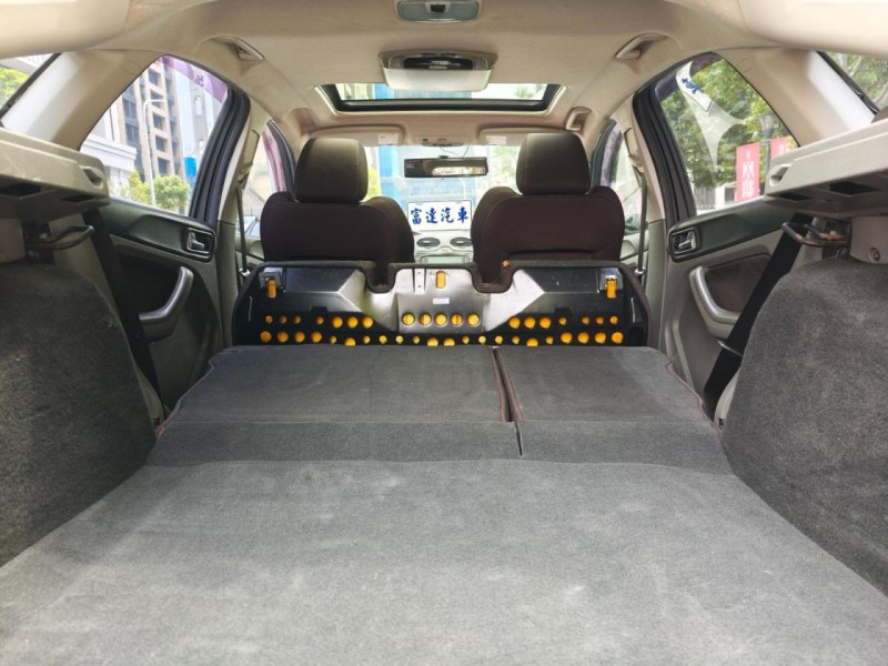 Ford/福特  Focus 2010TDCi 2.0五門運動旗艦款 白色 | 新北市汽車商業同業公會｜TACA優良車商聯盟｜中古、二手車買車賣車公會認證保固