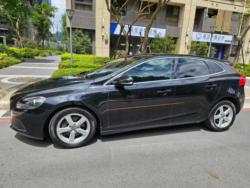 Volvo  V40 VOLVO V40 T4 原鈑件原漆 | 新北市汽車商業同業公會｜TACA優良車商聯盟｜中古、二手車買車賣車公會認證保固