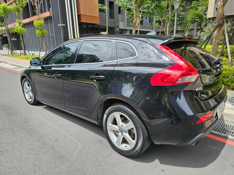 Volvo  V40 VOLVO V40 T4 原鈑件原漆 | 新北市汽車商業同業公會｜TACA優良車商聯盟｜中古、二手車買車賣車公會認證保固