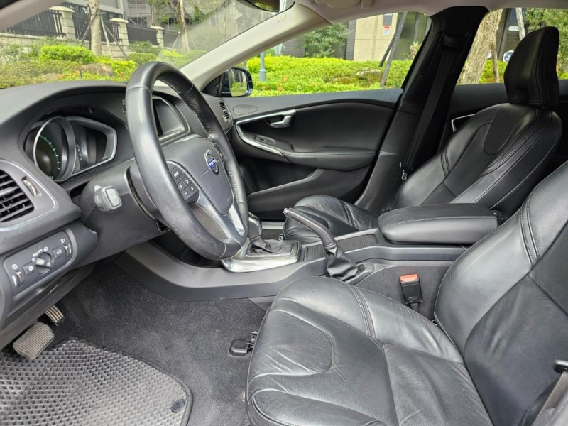 Volvo  V40 VOLVO V40 T4 原鈑件原漆 | 新北市汽車商業同業公會｜TACA優良車商聯盟｜中古、二手車買車賣車公會認證保固
