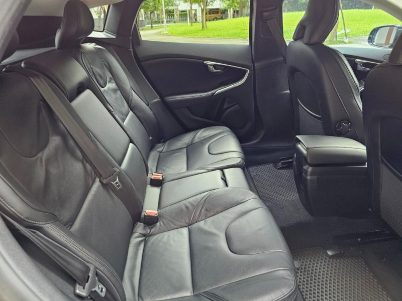 Volvo  V40 VOLVO V40 T4 原鈑件原漆 | 新北市汽車商業同業公會｜TACA優良車商聯盟｜中古、二手車買車賣車公會認證保固