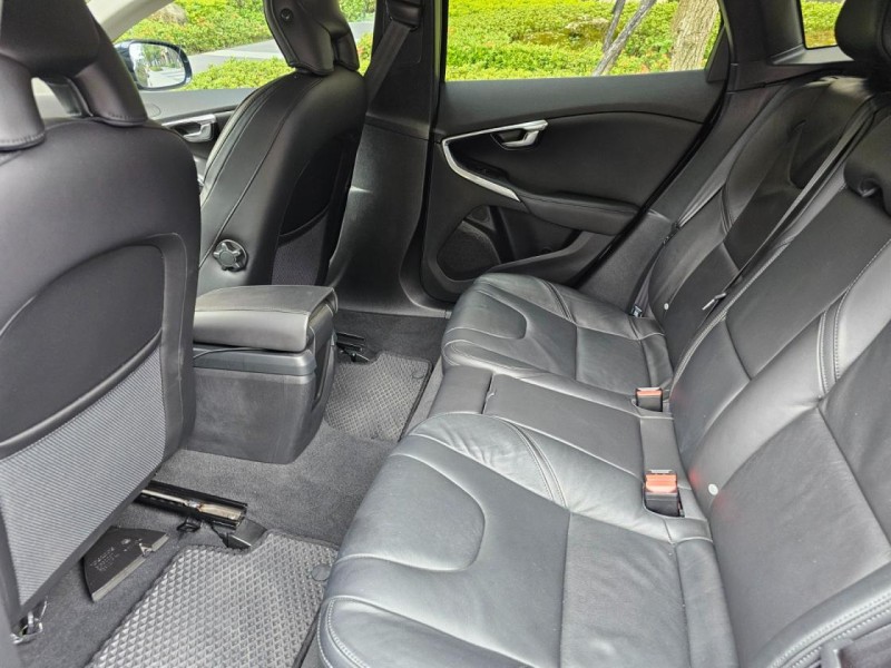 Volvo  V40 VOLVO V40 T4 原鈑件原漆 | 新北市汽車商業同業公會｜TACA優良車商聯盟｜中古、二手車買車賣車公會認證保固