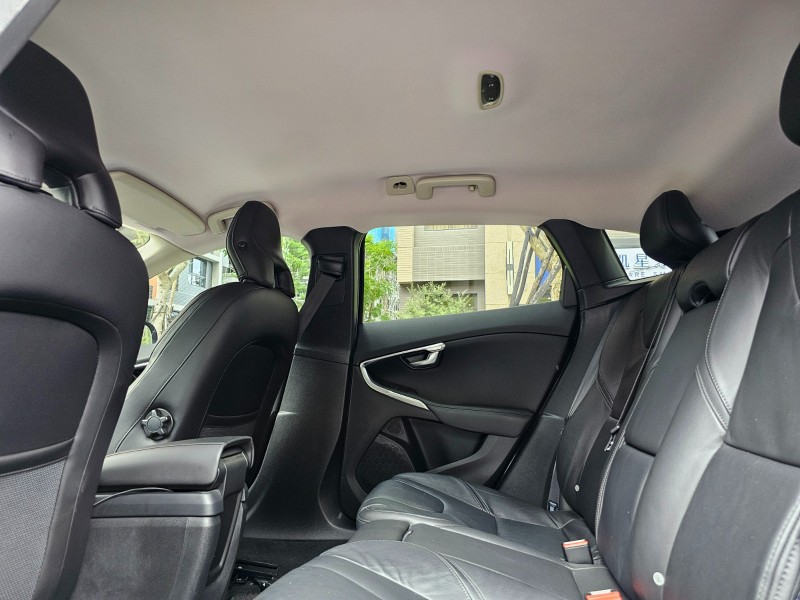 Volvo  V40 VOLVO V40 T4 原鈑件原漆 | 新北市汽車商業同業公會｜TACA優良車商聯盟｜中古、二手車買車賣車公會認證保固