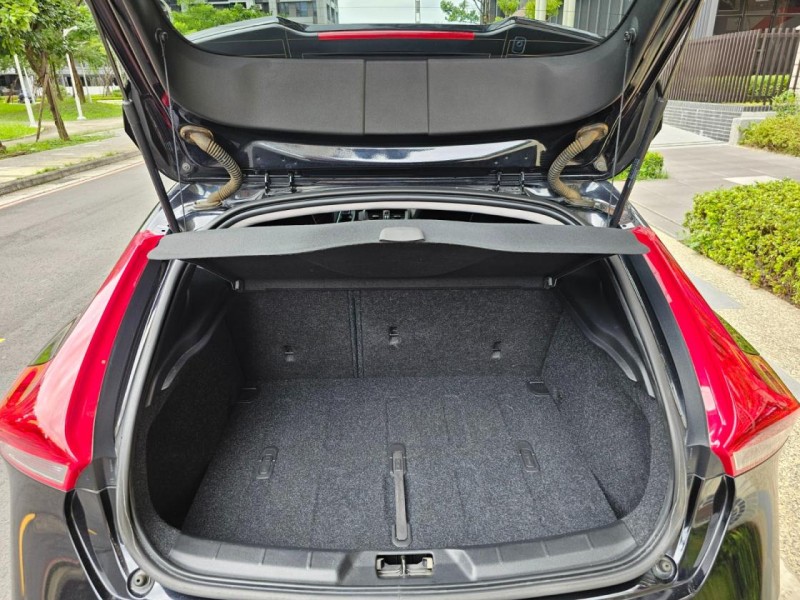 Volvo  V40 VOLVO V40 T4 原鈑件原漆 | 新北市汽車商業同業公會｜TACA優良車商聯盟｜中古、二手車買車賣車公會認證保固