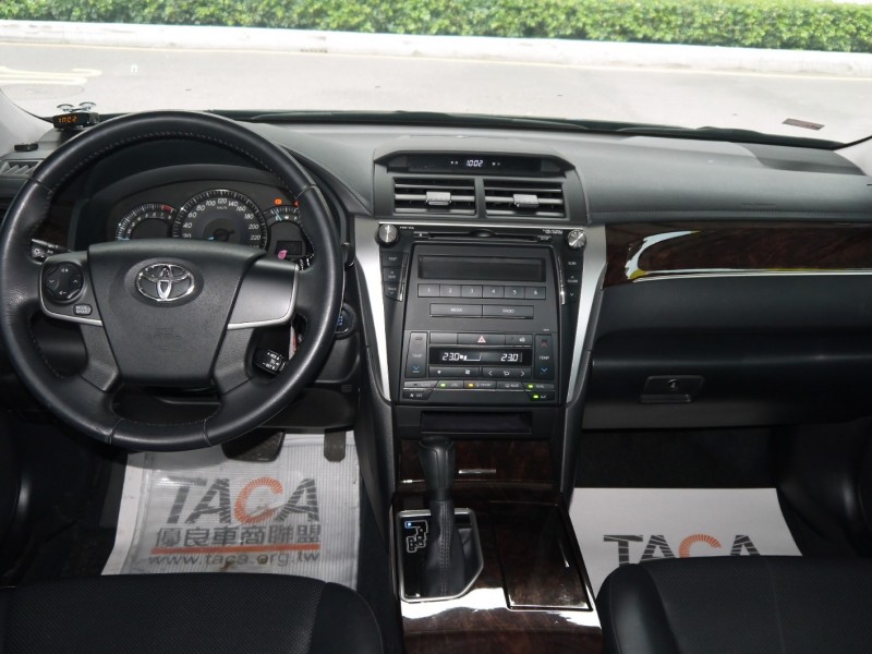 Toyota  Camry 2016 Camry HID頭燈 I-key 恆溫 定速 防滑 一手車 | 新北市汽車商業同業公會｜TACA優良車商聯盟｜中古、二手車買車賣車公會認證保固