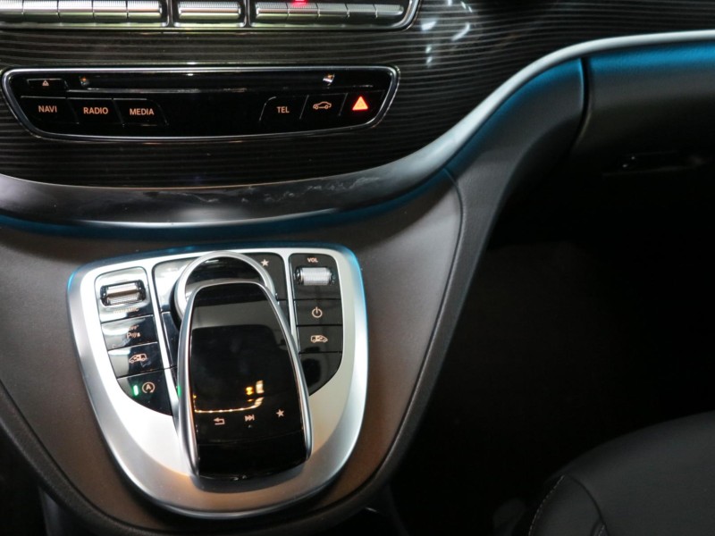 Mercedes-Benz/賓士   V-CLASS  V250d Benz (總代理)  V250d  2020年 跑30000公里 可認證 | 新北市汽車商業同業公會｜TACA優良車商聯盟｜中古、二手車買車賣車公會認證保固