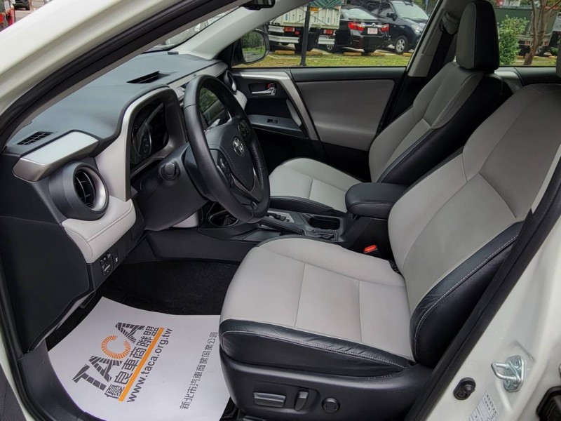 Toyota  RAV4 2016年TOYOTA RAV4 2.O豪華(4.5代 LED頭燈 免鑰匙摸門安卓机 前後錄影 跑12.4萬公里 | 新北市汽車商業同業公會｜TACA優良車商聯盟｜中古、二手車買車賣車公會認證保固