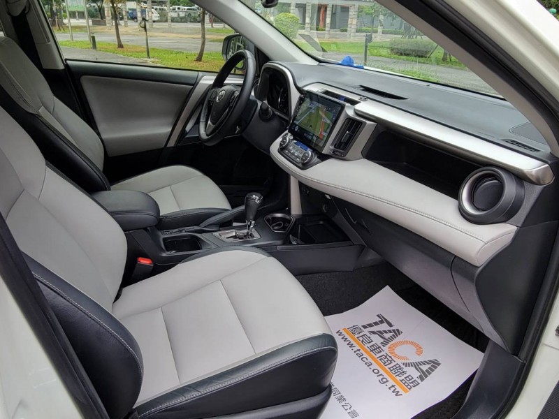 Toyota  RAV4 2016年TOYOTA RAV4 2.O豪華(4.5代 LED頭燈 免鑰匙摸門安卓机 前後錄影 跑12.4萬公里 | 新北市汽車商業同業公會｜TACA優良車商聯盟｜中古、二手車買車賣車公會認證保固