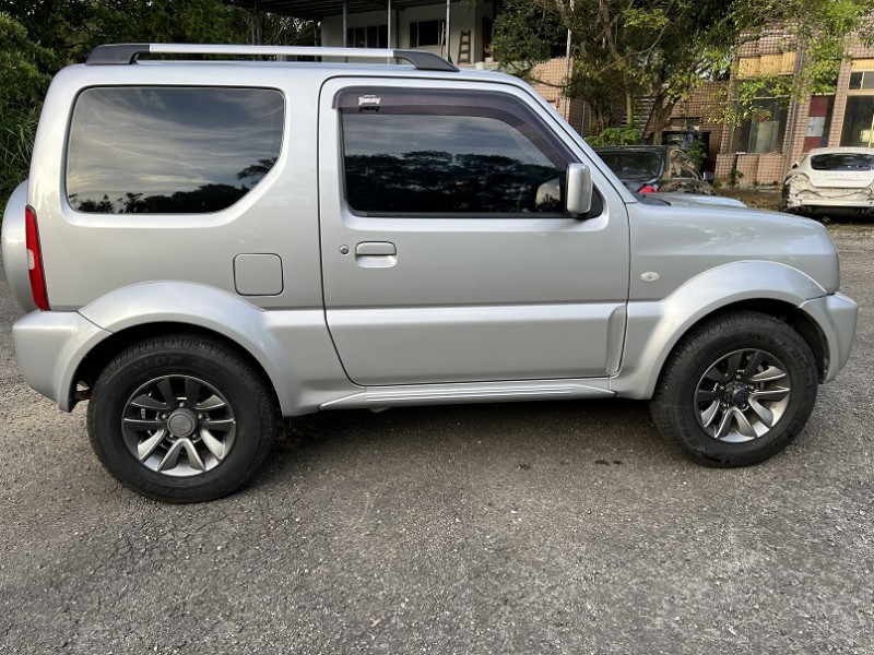 Suzuki  Jimny 新北市汽車公會保證 2015年式JIMNY.車況保養都優質.電子四傳加力箱. | 新北市汽車商業同業公會｜TACA優良車商聯盟｜中古、二手車買車賣車公會認證保固