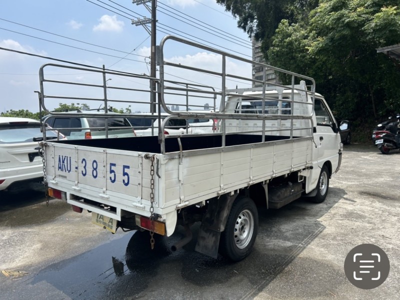 Mitsubishi  Delica ~TACA優良車商~*(小林汽車)* 正2015年 MITSUBISHI DELICA 三菱 得利卡 2.4 白色 貨車 木床 手排 貨架 倒車影像 | 新北市汽車商業同業公會｜TACA優良車商聯盟｜中古、二手車買車賣車公會認證保固