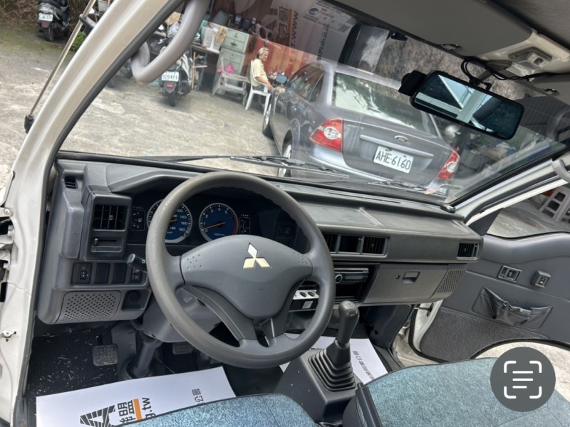 Mitsubishi  Delica ~TACA優良車商~*(小林汽車)* 正2015年 MITSUBISHI DELICA 三菱 得利卡 2.4 白色 貨車 木床 手排 貨架 倒車影像 | 新北市汽車商業同業公會｜TACA優良車商聯盟｜中古、二手車買車賣車公會認證保固