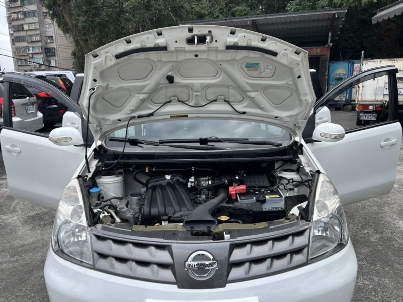 Nissan  Livina ~TACA優良車商~*(小林汽車)* 正2012年 NISSAN LIVINA 日產 樂薇娜 1.6 白色 DVD 黑內裝 | 新北市汽車商業同業公會｜TACA優良車商聯盟｜中古、二手車買車賣車公會認證保固