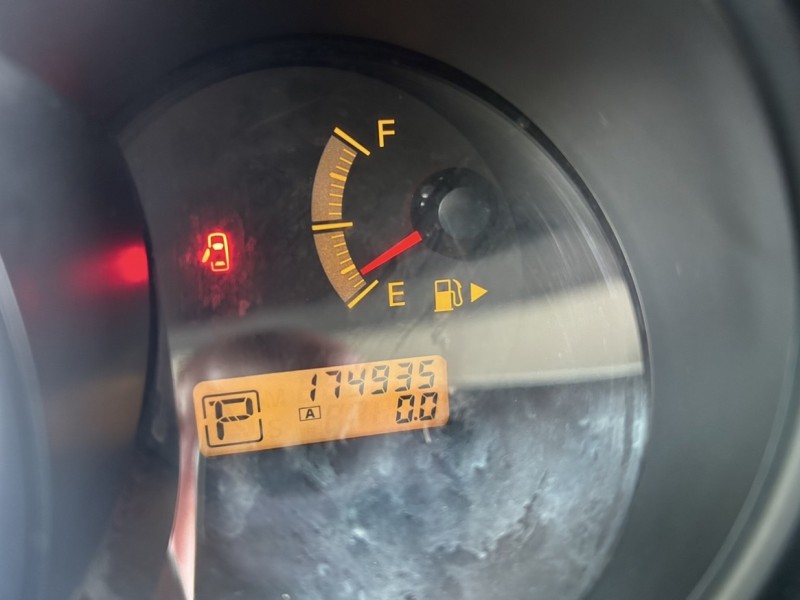 Nissan  Livina ~TACA優良車商~*(小林汽車)* 正2012年 NISSAN LIVINA 日產 樂薇娜 1.6 白色 DVD 黑內裝 | 新北市汽車商業同業公會｜TACA優良車商聯盟｜中古、二手車買車賣車公會認證保固