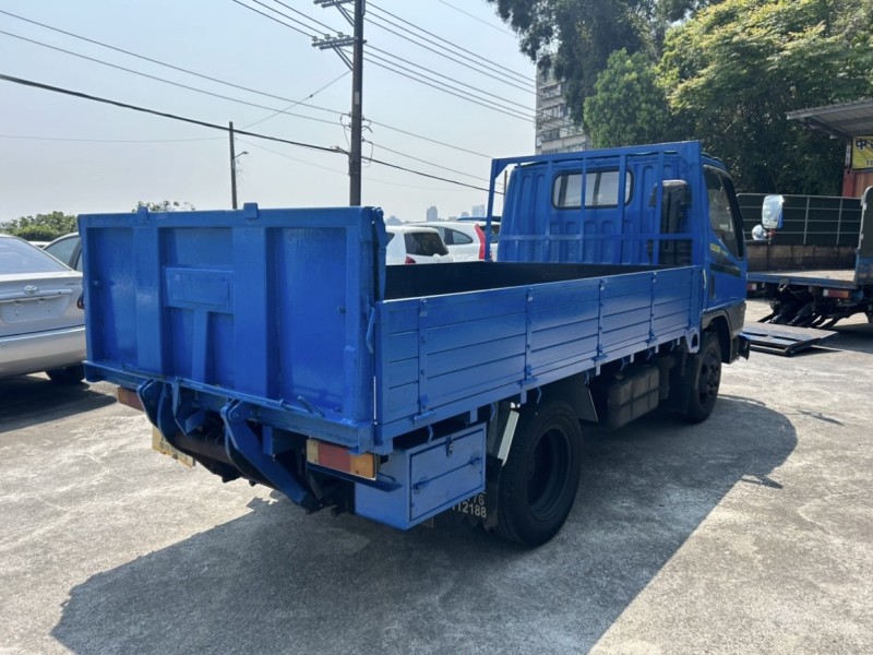 Mitsubishi  Canter ~TACA優良車商~*(小林汽車)* 正2005年 MITSUBISHI CANTER 三菱 堅達 2.8 藍色 貨車 三期 木床 尾門 標準斗 柴油 渦輪 六輪 手排 三噸半 | 新北市汽車商業同業公會｜TACA優良車商聯盟｜中古、二手車買車賣車公會認證保固