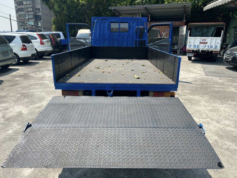 Mitsubishi  Canter ~TACA優良車商~*(小林汽車)* 正2005年 MITSUBISHI CANTER 三菱 堅達 2.8 藍色 貨車 三期 木床 尾門 標準斗 柴油 渦輪 六輪 手排 三噸半 | 新北市汽車商業同業公會｜TACA優良車商聯盟｜中古、二手車買車賣車公會認證保固