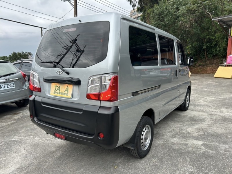 Mitsubishi  Veryca ~TACA優良車商~*(小林汽車)* 正2021年 MITSUBISHI VERYCA A180 三菱 菱利 1.5 銀色 廂車 手排 後出風口 五人座 | 新北市汽車商業同業公會｜TACA優良車商聯盟｜中古、二手車買車賣車公會認證保固