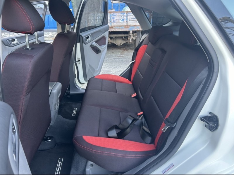 Ford/福特  Focus ~TACA優良車商~*(小林汽車)* 正2010年 FORD FOCUS 福特 佛卡斯 2.0 柴油 渦輪 白色 五門 手自排 雙色內裝 2.5代 | 新北市汽車商業同業公會｜TACA優良車商聯盟｜中古、二手車買車賣車公會認證保固