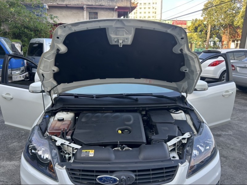 Ford/福特  Focus ~TACA優良車商~*(小林汽車)* 正2010年 FORD FOCUS 福特 佛卡斯 2.0 柴油 渦輪 白色 五門 手自排 雙色內裝 2.5代 | 新北市汽車商業同業公會｜TACA優良車商聯盟｜中古、二手車買車賣車公會認證保固