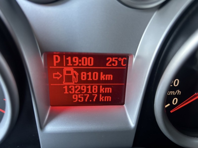 Ford/福特  Focus ~TACA優良車商~*(小林汽車)* 正2010年 FORD FOCUS 福特 佛卡斯 2.0 柴油 渦輪 白色 五門 手自排 雙色內裝 2.5代 | 新北市汽車商業同業公會｜TACA優良車商聯盟｜中古、二手車買車賣車公會認證保固
