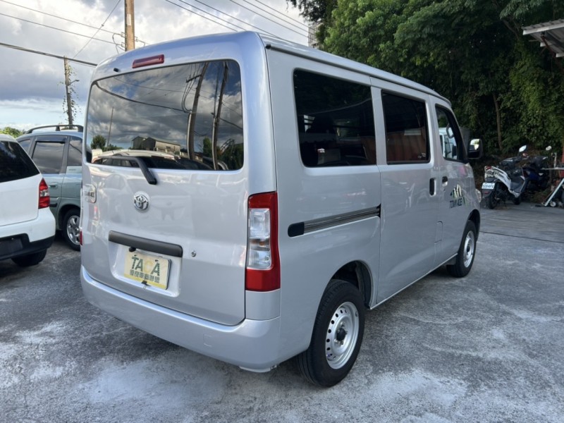 Toyota  Town Ace ~TACA優良車商~*(小林汽車)* 正2023年 豐田 TOYOTA TOWN ACE 1.5 銀色 自排 廂車 後出風口 五人座 螢幕 | 新北市汽車商業同業公會｜TACA優良車商聯盟｜中古、二手車買車賣車公會認證保固