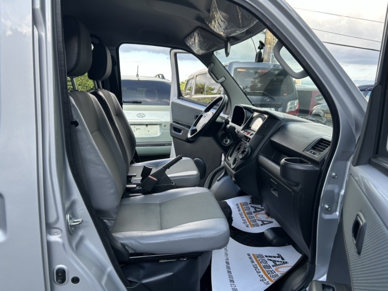 Toyota  Town Ace ~TACA優良車商~*(小林汽車)* 正2023年 豐田 TOYOTA TOWN ACE 1.5 銀色 自排 廂車 後出風口 五人座 螢幕 | 新北市汽車商業同業公會｜TACA優良車商聯盟｜中古、二手車買車賣車公會認證保固