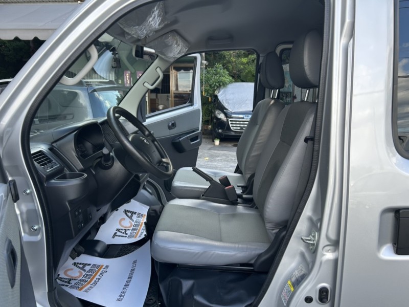 Toyota  Town Ace ~TACA優良車商~*(小林汽車)* 正2023年 豐田 TOYOTA TOWN ACE 1.5 銀色 自排 廂車 後出風口 五人座 螢幕 | 新北市汽車商業同業公會｜TACA優良車商聯盟｜中古、二手車買車賣車公會認證保固