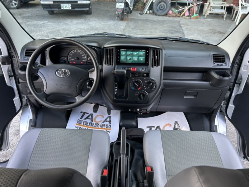 Toyota  Town Ace ~TACA優良車商~*(小林汽車)* 正2023年 豐田 TOYOTA TOWN ACE 1.5 銀色 自排 廂車 後出風口 五人座 螢幕 | 新北市汽車商業同業公會｜TACA優良車商聯盟｜中古、二手車買車賣車公會認證保固