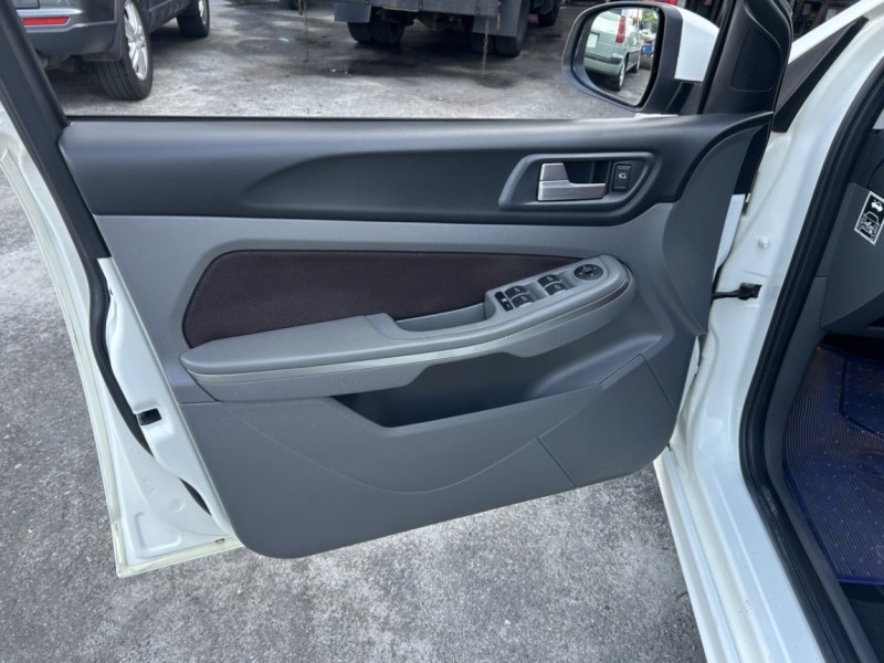 Ford/福特  Focus ~TACA優良車商~*(小林汽車)* 正2010年 FORD FOCUS 福特 佛卡斯 2.0 柴油 渦輪 白色 五門 手自排 雙色內裝 2.5代 | 新北市汽車商業同業公會｜TACA優良車商聯盟｜中古、二手車買車賣車公會認證保固