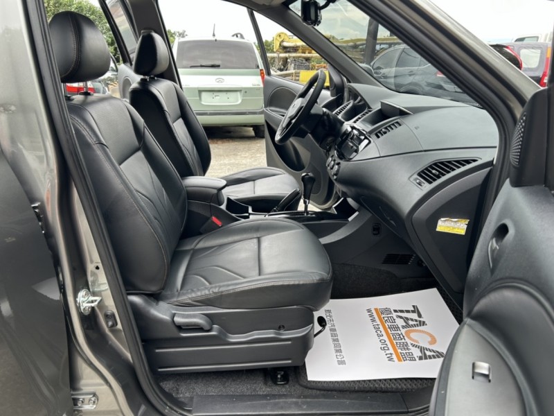 Mitsubishi  Zinger ~TACA優良車商~*(小林汽車)* 正2021年 MITSUBISHI ZINGER 三菱 勁哥 2.4 3.5代 灰色 後出風口 定速 自排 | 新北市汽車商業同業公會｜TACA優良車商聯盟｜中古、二手車買車賣車公會認證保固